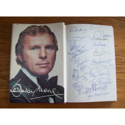 Bobby Moore Signed Football Biography  1976 Inc George Best & Fulham Team Hardback Book