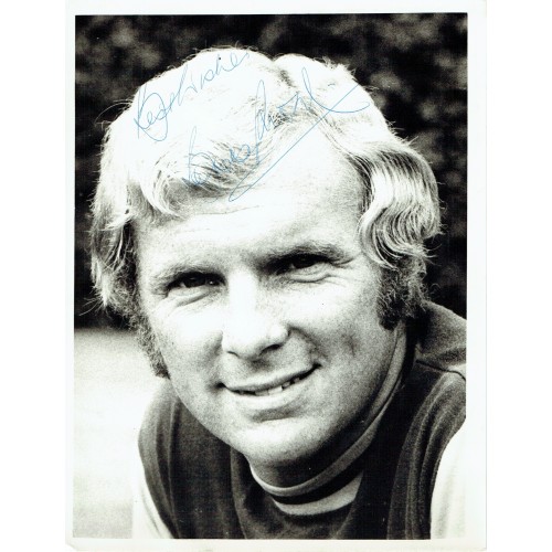 Bobby Moore Signed 6x8 Inch West Ham United Photograph