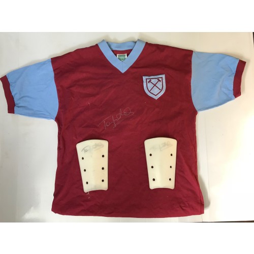 Tony Cottee Signed West Ham Match Worn Shin Pads  & Football Shirt Worn at Danny Dier Charity Match