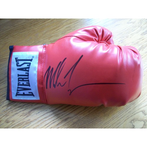 Mike Tyson Signed Everlast Boxing Glove Signed in Berlin May 2018