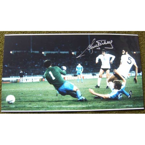 Ricky Villa Signed 9x16 Spurs 1981 FA Cup Final Photograph