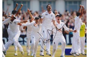 James 'Jimmy' Anderson Signed 8x12 2013 Ashes Photograph
