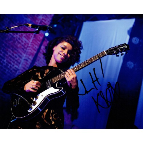 Lianne de Havas Signed 10 x 8 Inch Photograph
