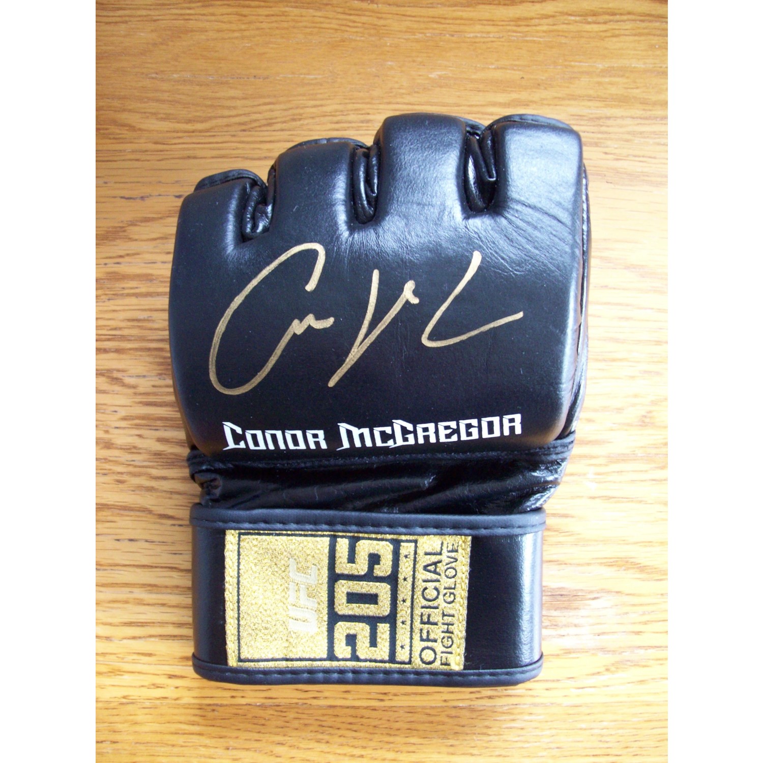 Promotion gant MMA signé Conor McGregor avec certificat d Promotion gant MMA signé Conor McGregor avec certificat d