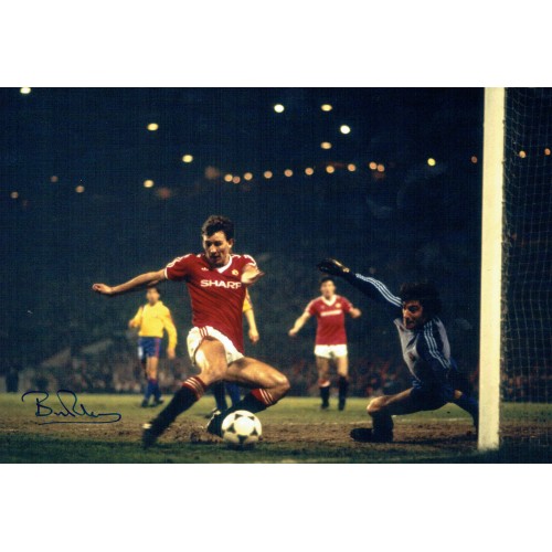 Bryan Robson Signed Manchester Utd v Barcelona 1984 European Cup 12x8 Photograph