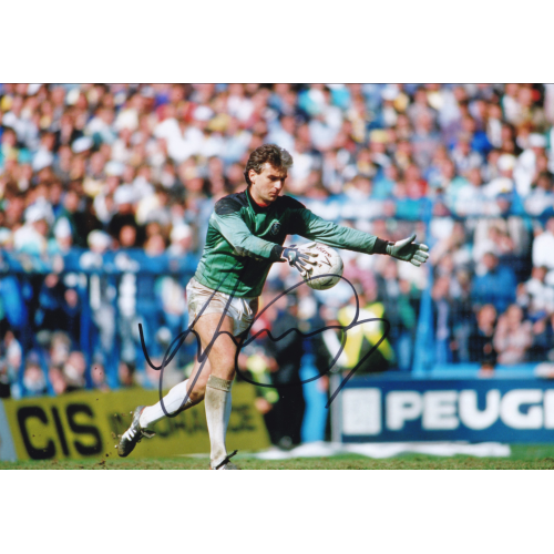 Mervyn Day signed Leeds United 8x12 Photo