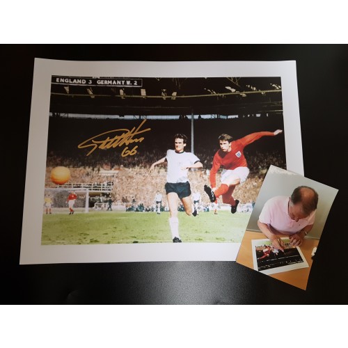 Sir Geoff Hurst signed England 1966 World Cup Final 12x16 Art Print w/Signing Photo